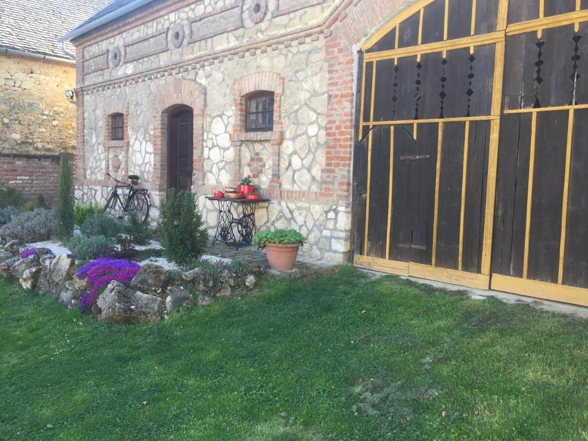Levendula Porta Es Pajtaszinhaz 호텔 Orfű 외부 사진